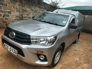 Toyota Hilux 2018 Nyeupe