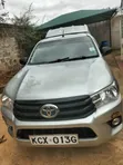 Toyota Hilux 2018 Silver - 3