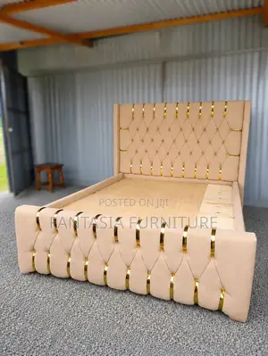 Kitanda cha Chester cha Beige chenye Tuft ya Diamond 5x6