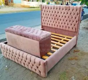 Kitanda cha 5x6 chenye Mfumo wa Almasi ya Pinki na Benchi la Kuhifadhia
