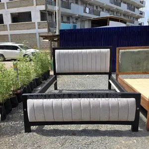 Kitanda cha Mocket cha Beige cha Kawaida cha 5x6 chenye Tufted