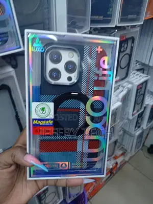 Luxo Life MagSafe Carbon Fiber Case kwa iPhone 15 Pro Max