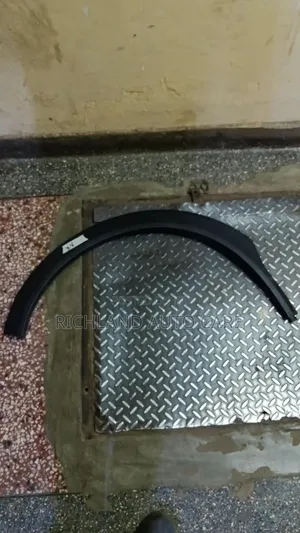 Arc Fender Moulding ya Subaru Impreza XV (Iliyotumika)