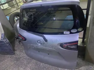 Boot ya Toyota Sienta 2018