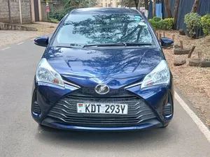 Toyota Vitz 1.0 FWD 5dr 2017 Bluu