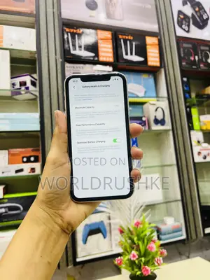 Apple iPhone 11 128GB Nyeupe