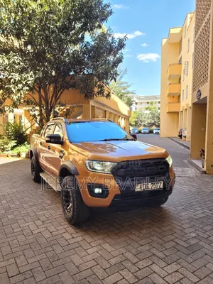 Double Cabin kwa Ajili - Dereva Mwenyewe au Dereva