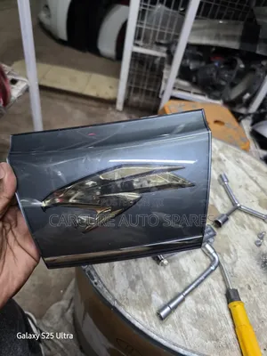 Emblem/Logo ya Grille ya Toyota Harrier Model Mpya