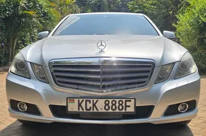 Mercedes-Benz E250 CGI 2010 Nyeupe