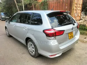 Toyota Corolla Fielder 1.5 Hybrid FWD 2019 Silver