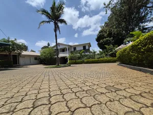 Nyumba ya Vyumba 5 na DSQ kwa Ajili ya Kukodisha Runda