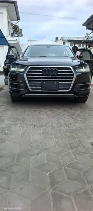 Audi Q7 2019 Nyeusi