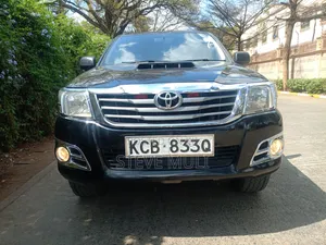 Toyota Hilux 2008 Double Cabin Nyeusi ya Matt
