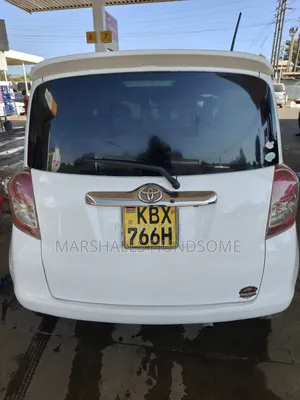 Toyota Ractis 1.5 FWD 2006 - Nyeupe