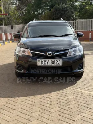 Toyota Corolla Fielder 2013 Nyeusi