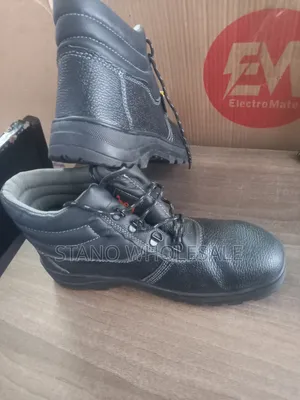 Size 39 Brand New Safety Boots