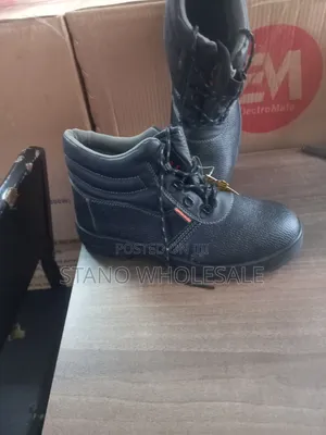 Size 40 Safety Boots - Brand New