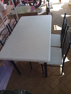 Meza ya Kula ya Kifahari ya Watu 4 na Kifuniko cha Marumaru