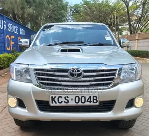 Toyota Hilux Double Cab 2013 Nyeupe
