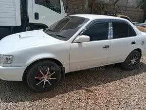 Toyota Corolla 2001 Nyeupe