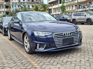 Audi A4 2.0T Premium AWD quattro 2019 Bluu