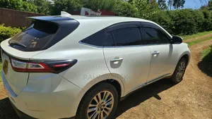 Toyota Harrier 2.0 4WD 2019 White