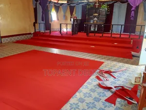 Uwekaji na Usambazaji wa Mikeka Mekundu kwa Ajili ya Kanisa