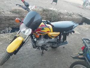 Bajaj Boxer 125cc 2025 Yellow