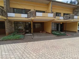 Maisonette ya Kibiashara Vyumba 3 kwa Matumizi ya Ofisi Hurlingham