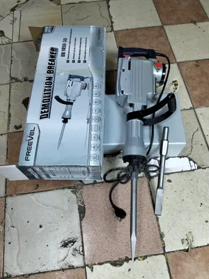 Freevel 1450W Demolition Breaker na Bits 2