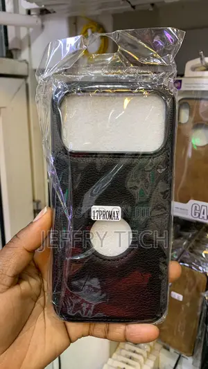 Kava Nyeusi ya Ngozi ya iPhone 17 Pro Max yenye Nembo ya Apple