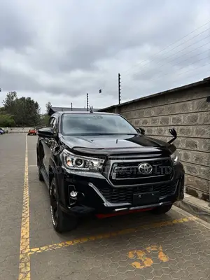 Toyota Hilux Double Cab 2019 Nyeusi