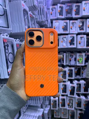 Kava ya Carbon Fiber Nyeusi ya Chungwa kwa iPhone 17 Series