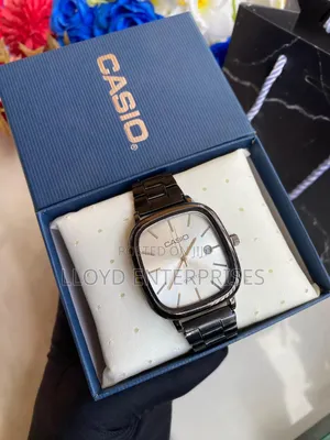 Saa ya Casio Square