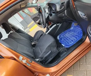 Suzuki Baleno 2018 Rangi ya Chungwa