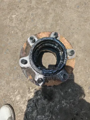 Mitsubishi FH 215 Rear Hub