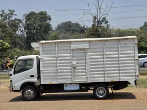 Hino Dutro 2005 Food Truck - Closed Body