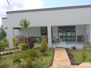Kitalu Bora cha 1/4 Acre na Nyumba za Vyumba 2 vya Kulala kwa Uuzaji Diani Galu Beach
