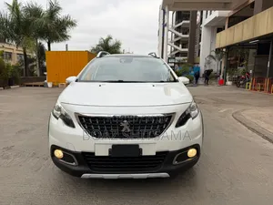 Peugeot 2008 2019 Nyeupe