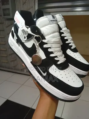 Viatu vya Air Force vya Customised Vinavyofanana na Nike