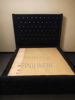 Chesterfield Tufted King Bed - Black