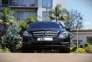 Mercedes-Benz C200 2014 Nyeusi