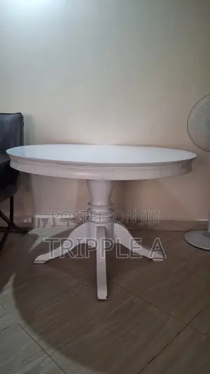 Meza ya Kulia ya Duara - Nyeupe, Imetumika