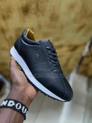 Vatu vya Lacoste vya Wanaume vya Ngozi vya Kufungwa (Size 40-45)
