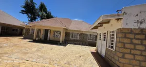 3 Bedroom Bungalow with 2 SQ Units in Kapseret, Wareng for Sale