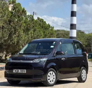 Toyota Spade 2015 Zambarau