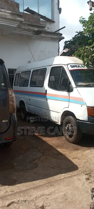 Ford Transit 22 Seater Bus - 2000
