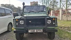 Land Rover Defender 1997 Kijani