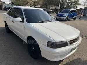 Nissan FB15 2005 Nyeupe