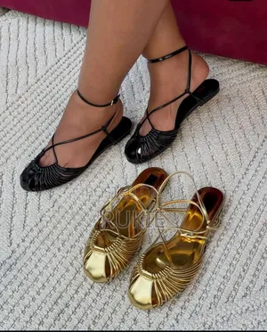 Zara Flat Sandals za Kufungwa